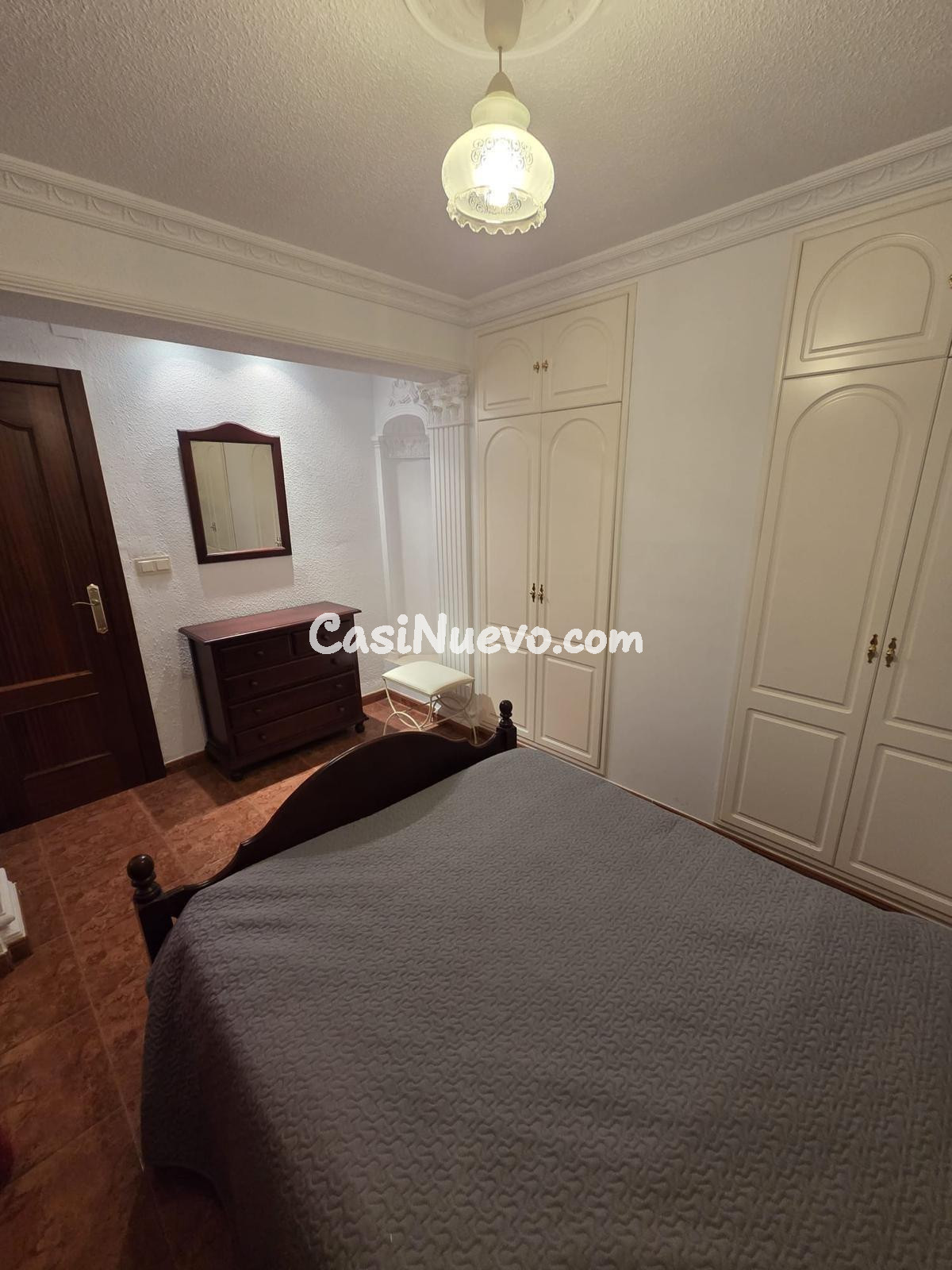 Piso reformado en buena ubicación - foto 8