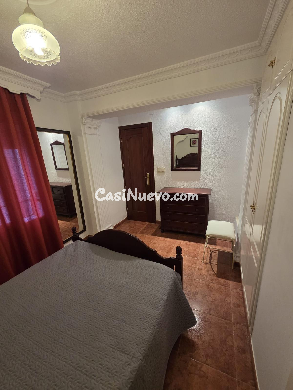 Piso reformado en buena ubicación - foto 9