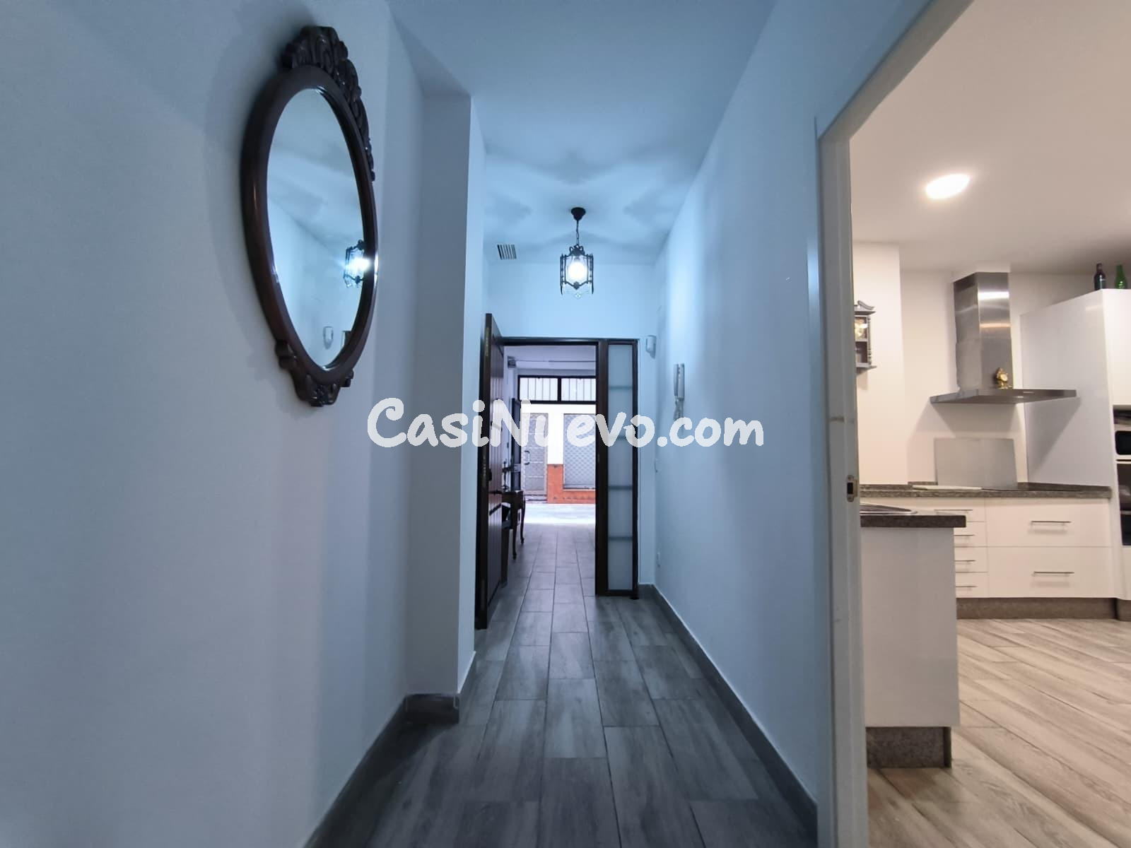 Amplia vivienda a escasos minutos de la glorieta de las Tres - foto 3