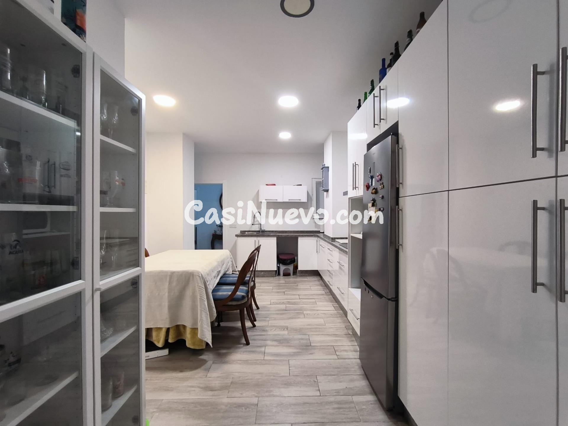 Amplia vivienda a escasos minutos de la glorieta de las Tres - foto 8