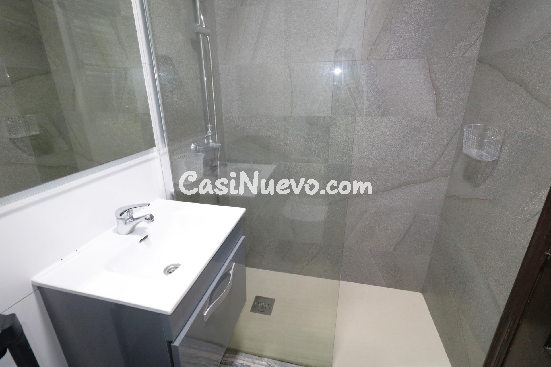 Apartamento reformado de 2 dormitorios en el centro de Torre - foto 11
