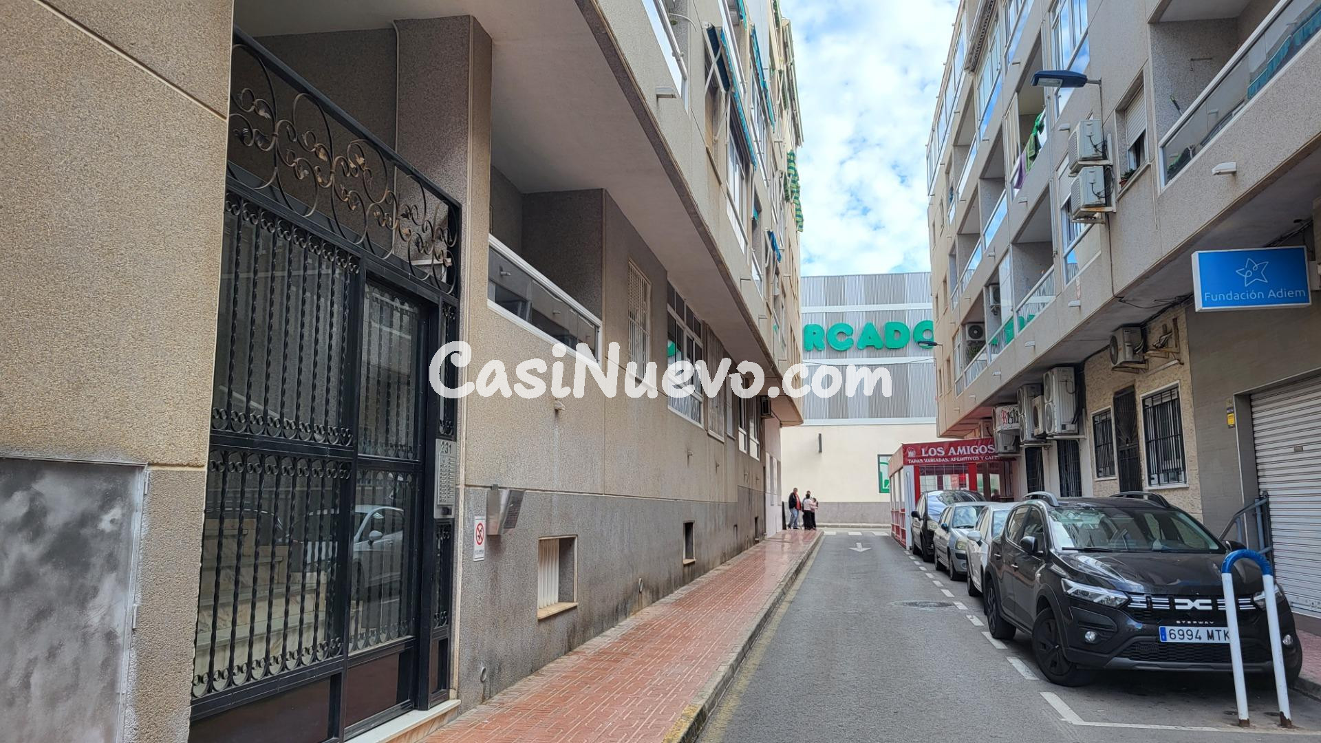 Apartamento de 2 dormitorios en el centro de Torrevieja, cer - foto 4