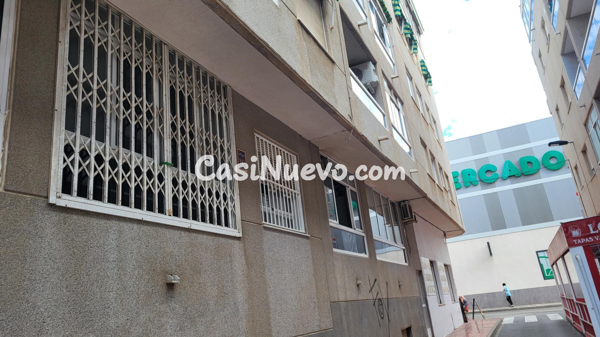Apartamento de 2 dormitorios en el centro de Torrevieja, cer - foto 5