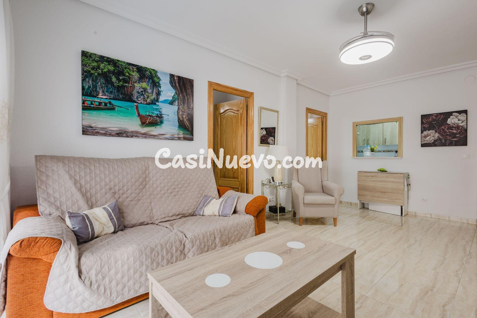 A solo 50 metros del mar — acogedor apartamento con balcón e