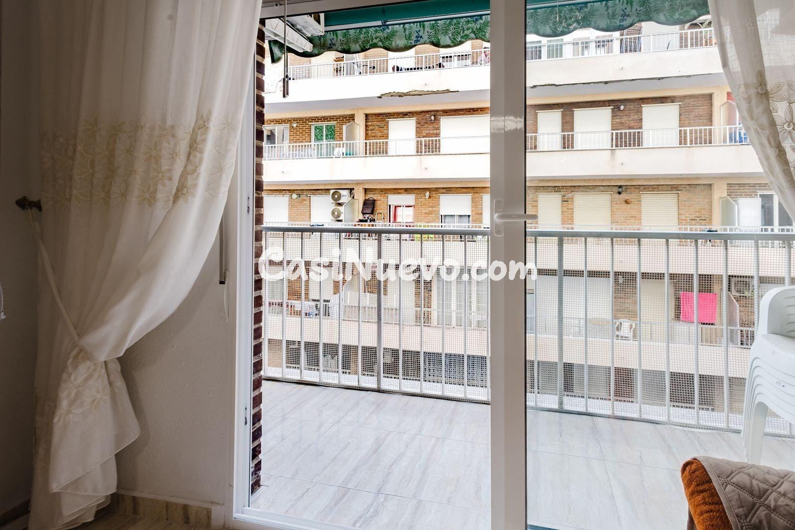 A solo 50 metros del mar — acogedor apartamento con balcón e - foto 12