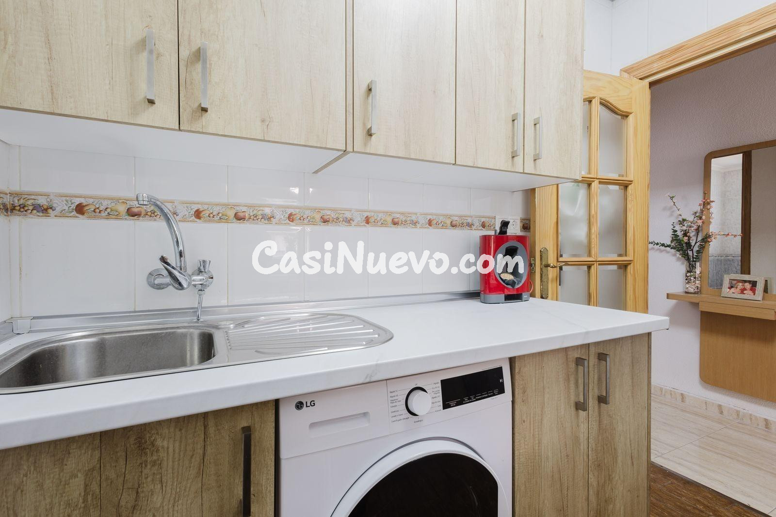 A solo 50 metros del mar — acogedor apartamento con balcón e - foto 17