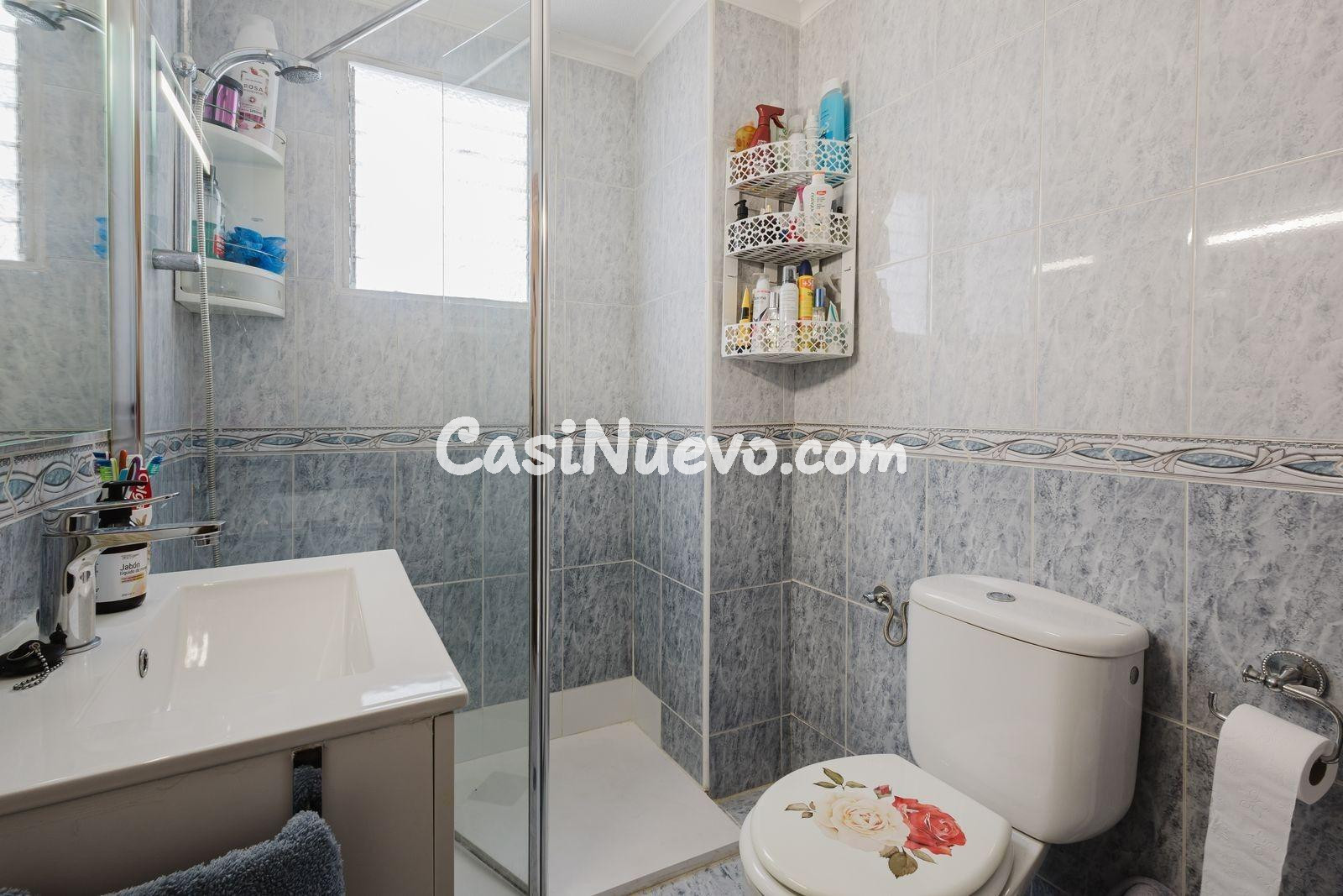 A solo 50 metros del mar — acogedor apartamento con balcón e - foto 23