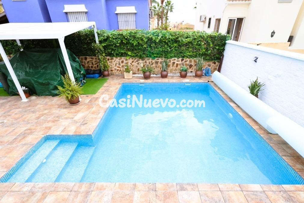 Se vende lujosa villa de 4 dormitorios con piscina en Villam - foto 6