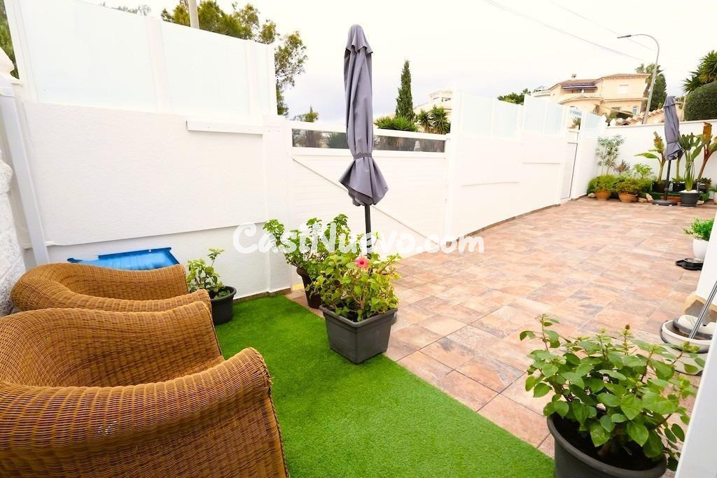 Se vende lujosa villa de 4 dormitorios con piscina en Villam - foto 8