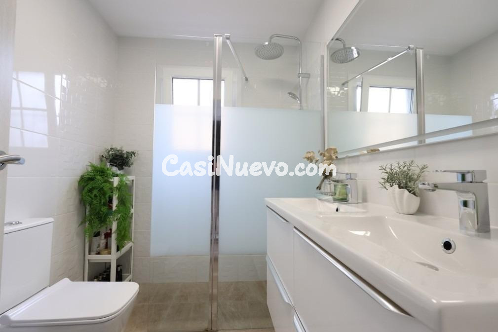 Se vende lujosa villa de 4 dormitorios con piscina en Villam - foto 13