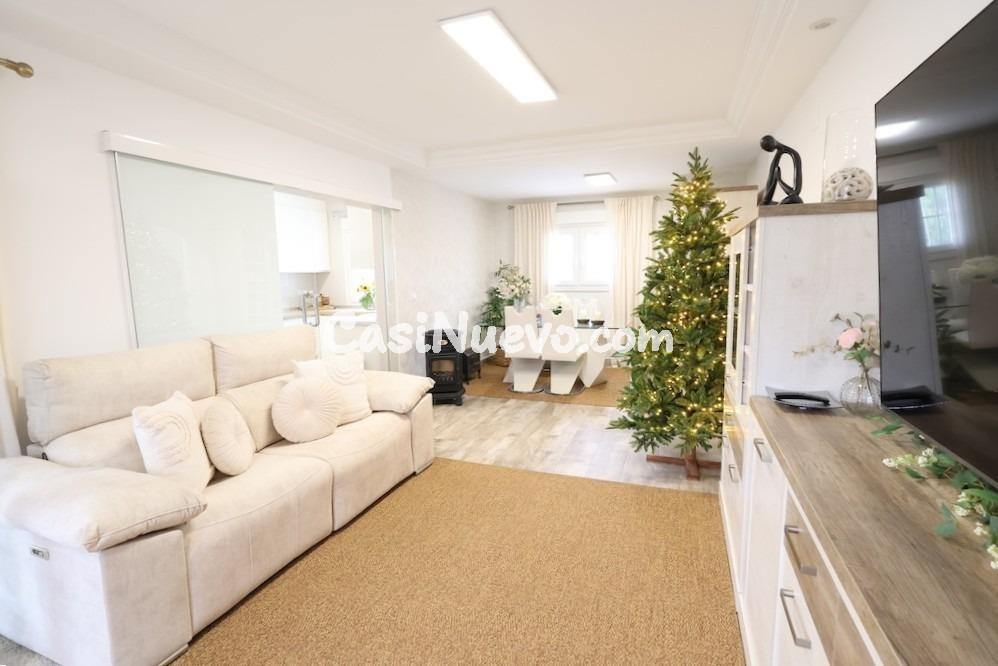 Se vende lujosa villa de 4 dormitorios con piscina en Villam - foto 14