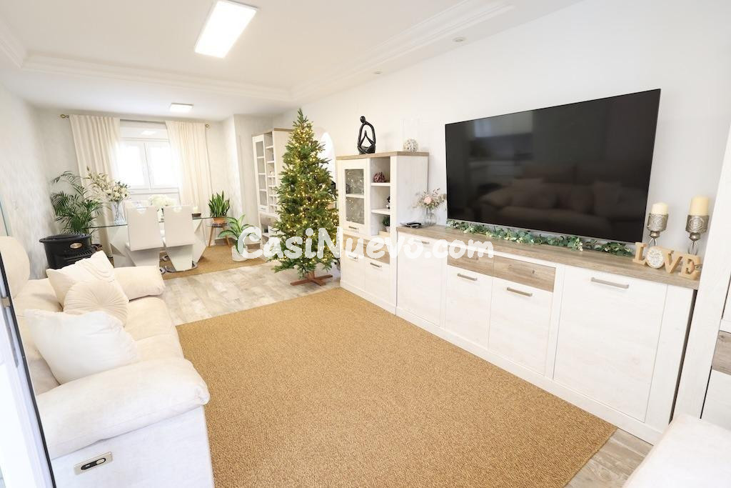 Se vende lujosa villa de 4 dormitorios con piscina en Villam - foto 16