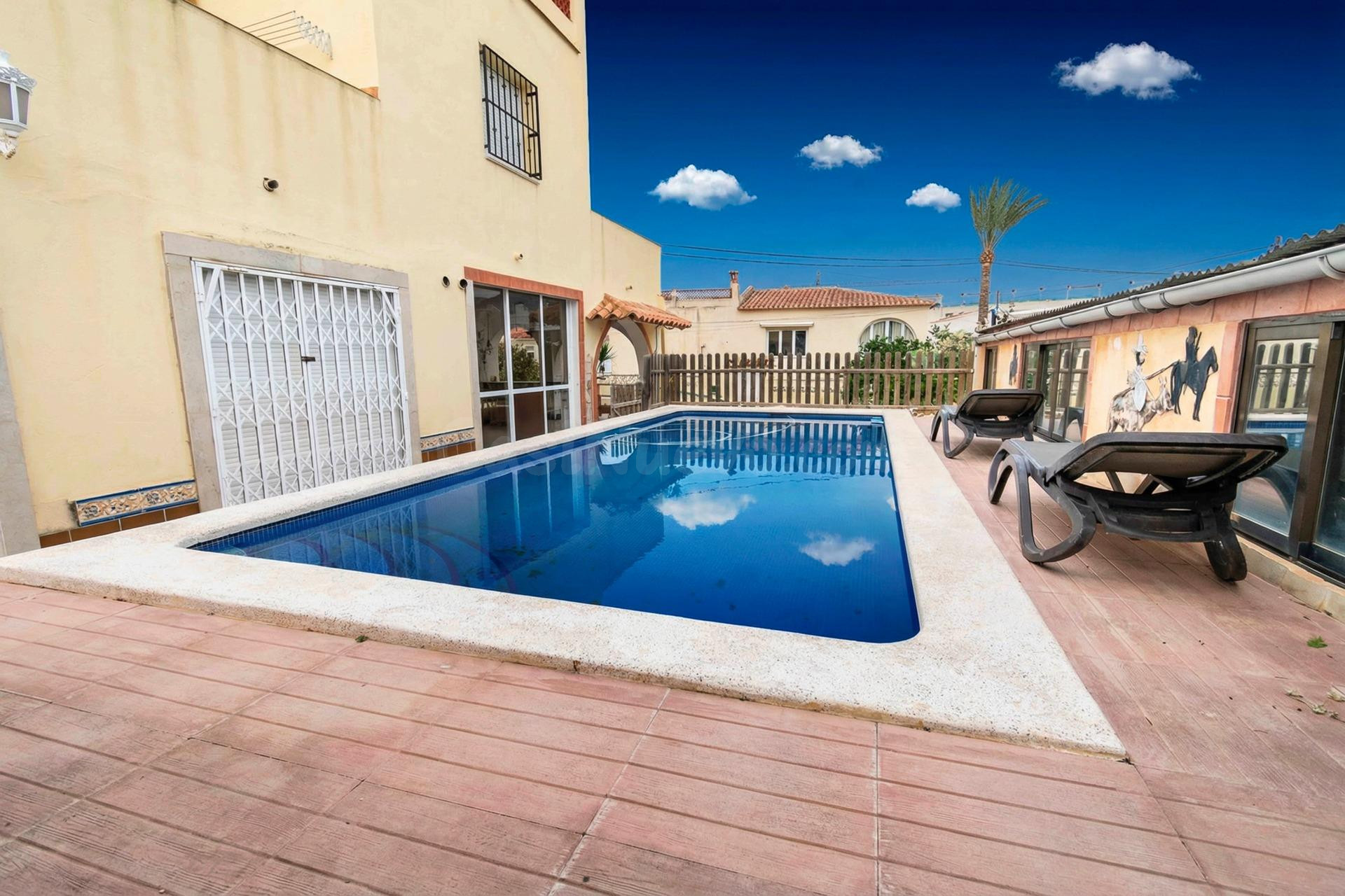 Planta baja de céntrico chalet en el Albir, con cuatro dormi - foto 3