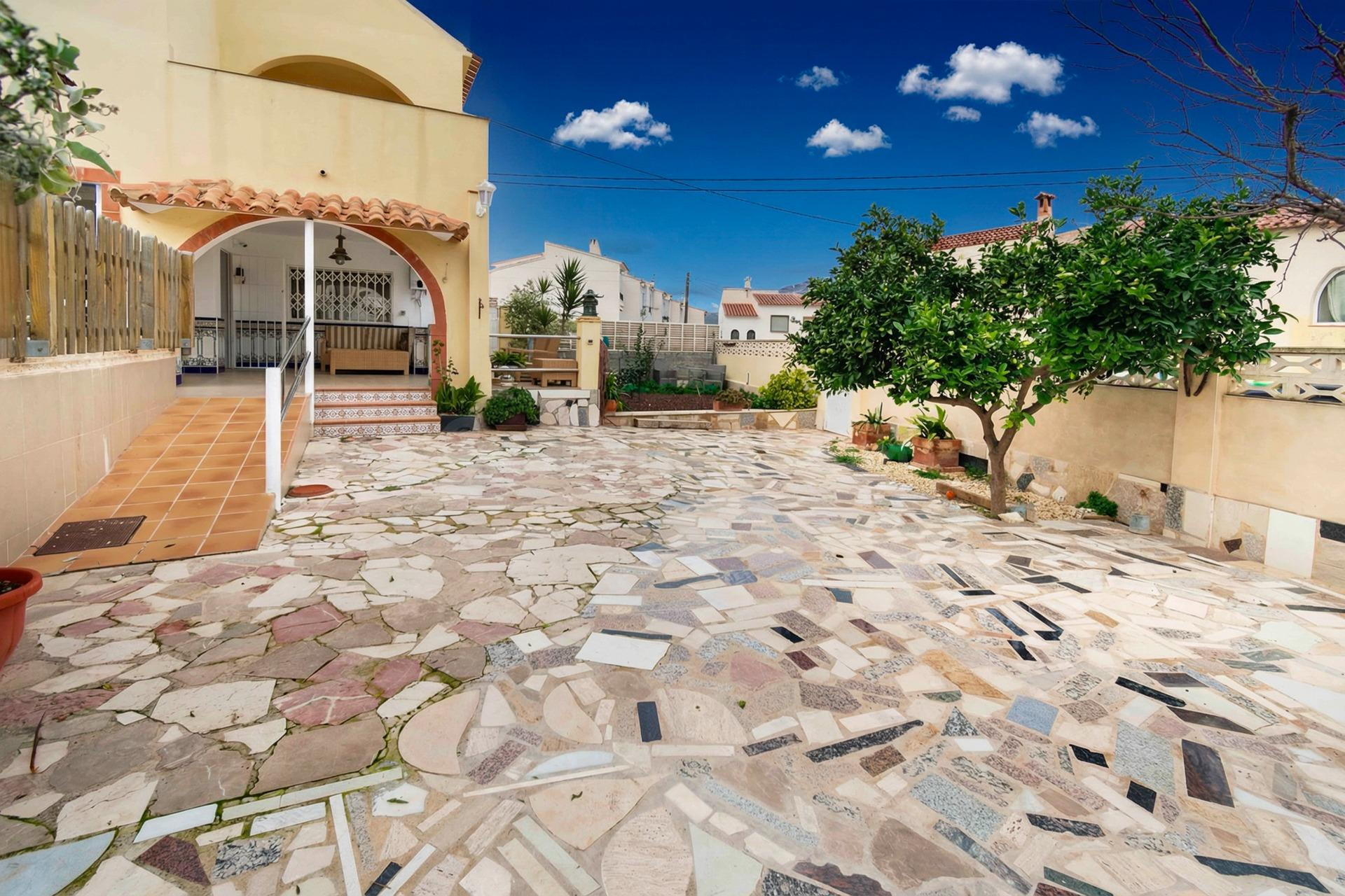 Planta baja de céntrico chalet en el Albir, con cuatro dormi - foto 4