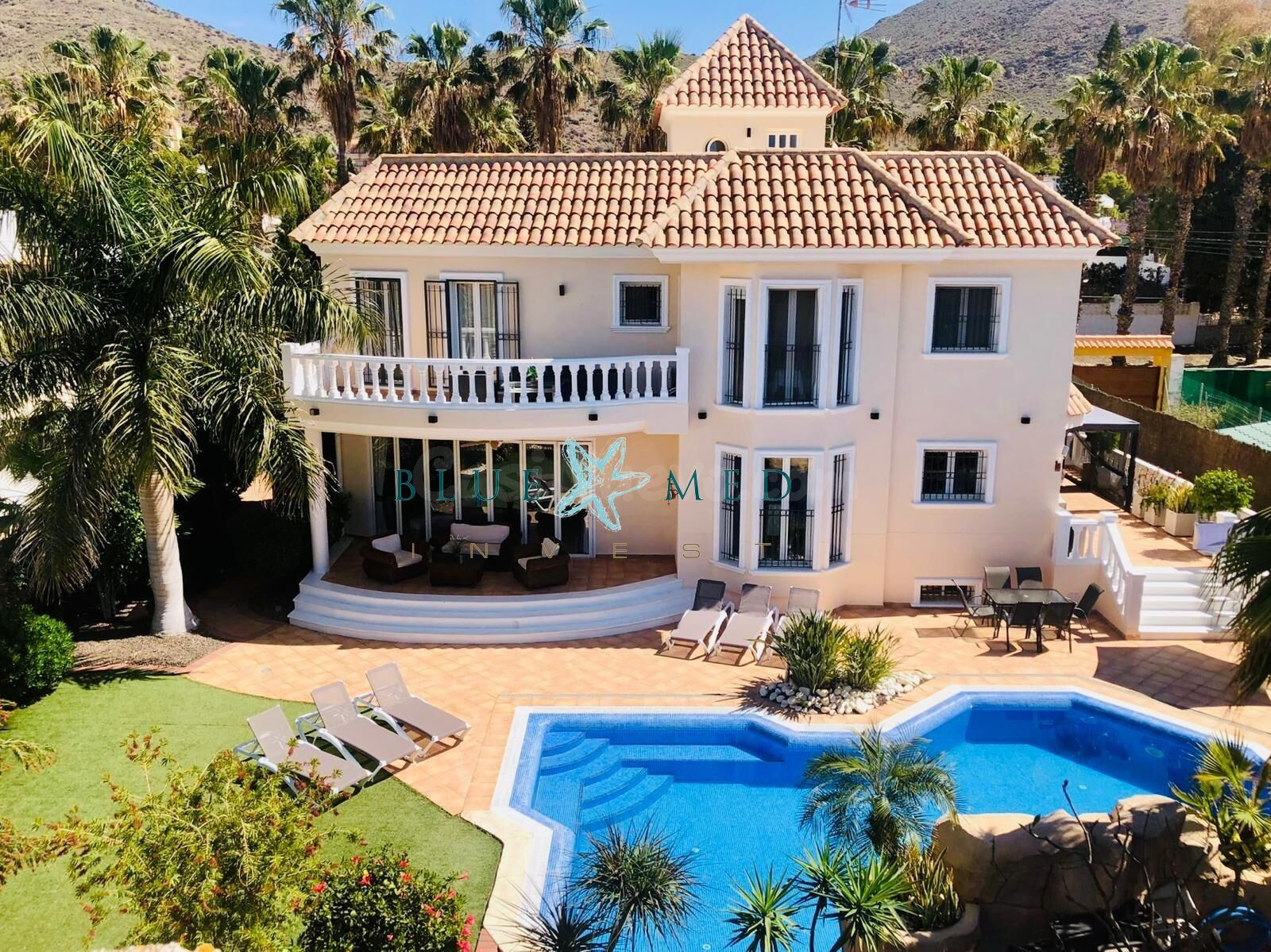 VILLA DE LUJO A DOS PASOS DE LA PLAYA