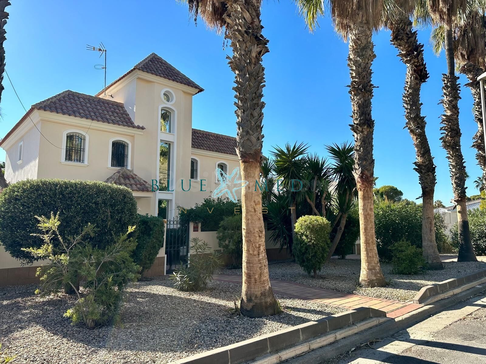 VILLA DE LUJO A DOS PASOS DE LA PLAYA - foto 2