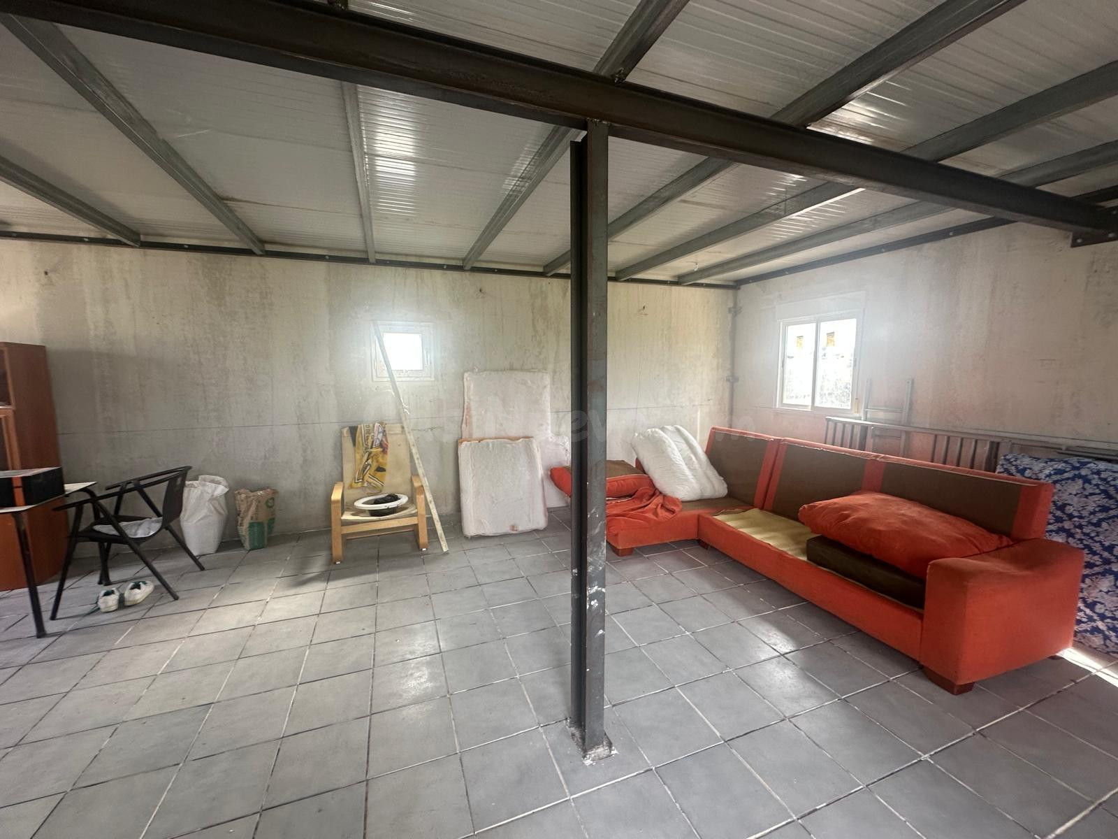 TERRENO EN LAS AZURRADERAS CON CASA NUEVA POR TERMINAR - foto 4