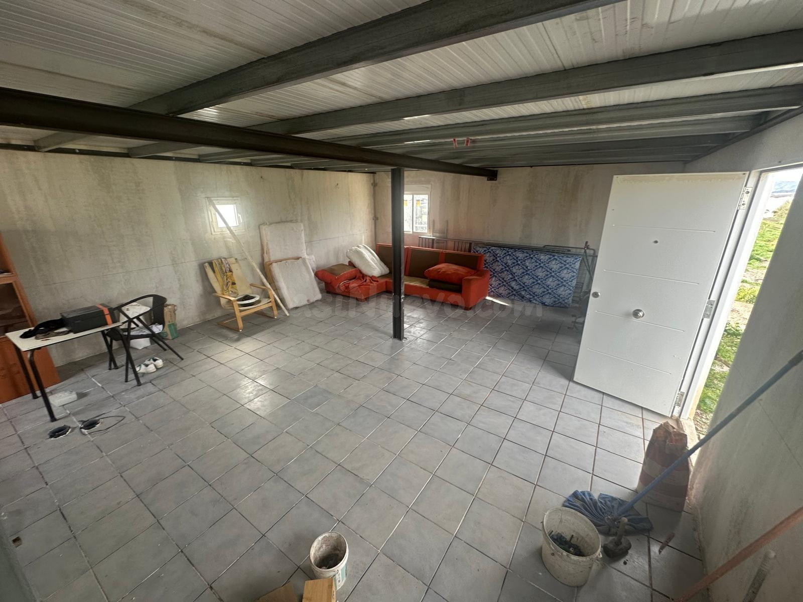 TERRENO EN LAS AZURRADERAS CON CASA NUEVA POR TERMINAR - foto 5