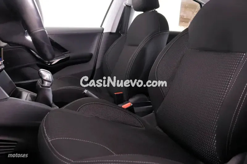 Peugeot 208 - foto 18