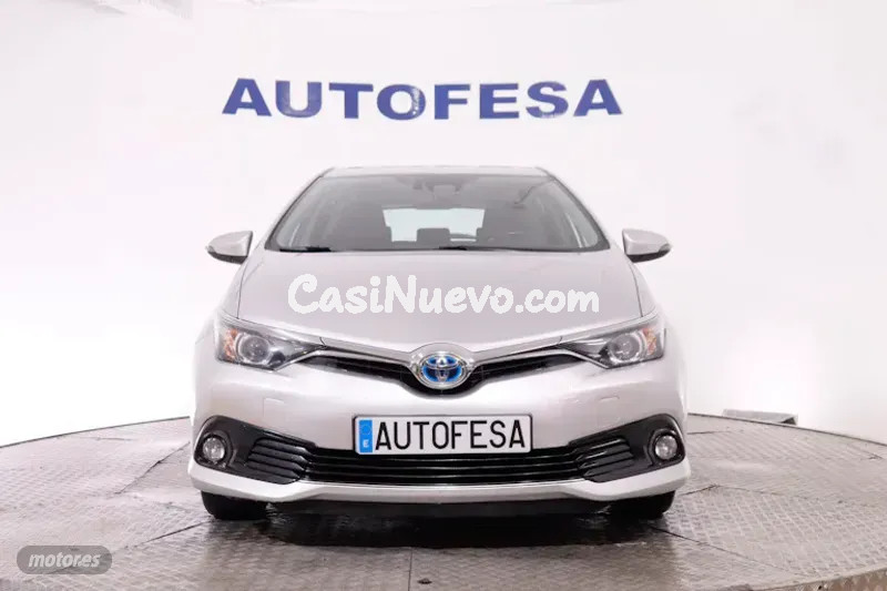 Toyota Auris - foto 2
