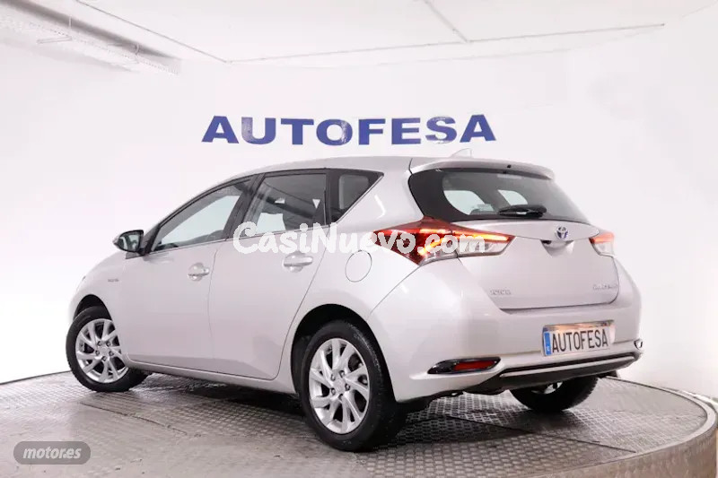 Toyota Auris - foto 4