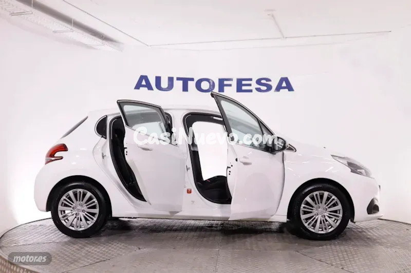 Peugeot 208 - foto 8