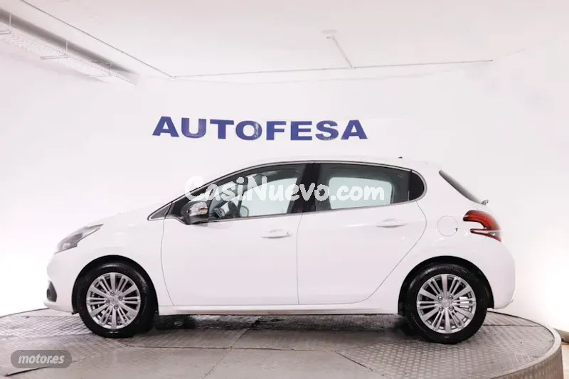 Peugeot 208 - foto 10