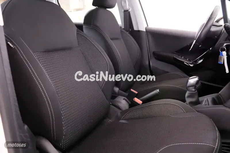 Peugeot 208 - foto 18