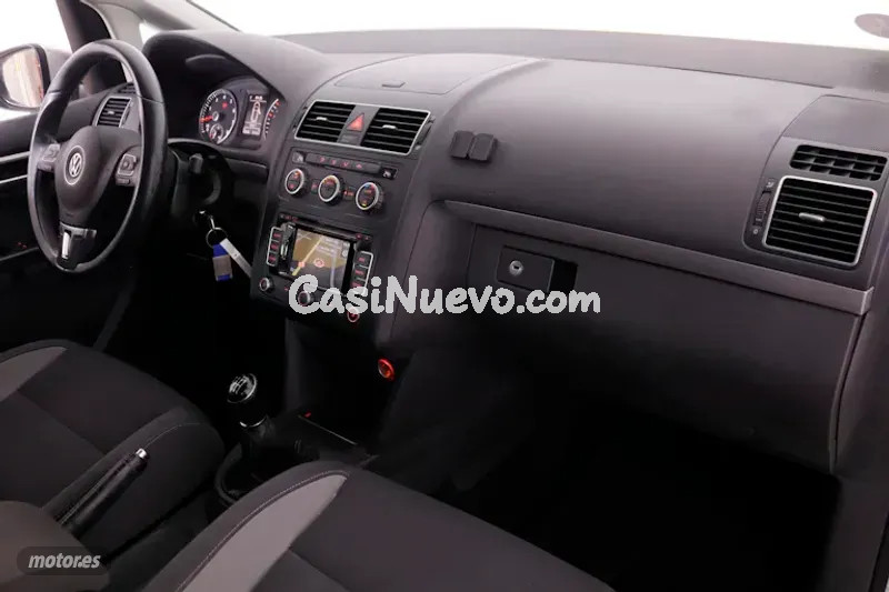 Volkswagen Touran - foto 12