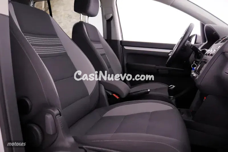 Volkswagen Touran - foto 19