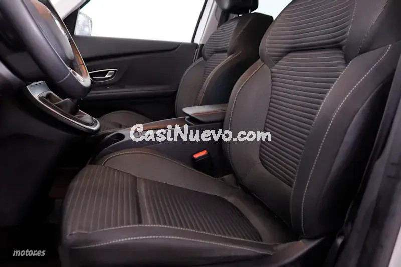 Renault Scenic - foto 18