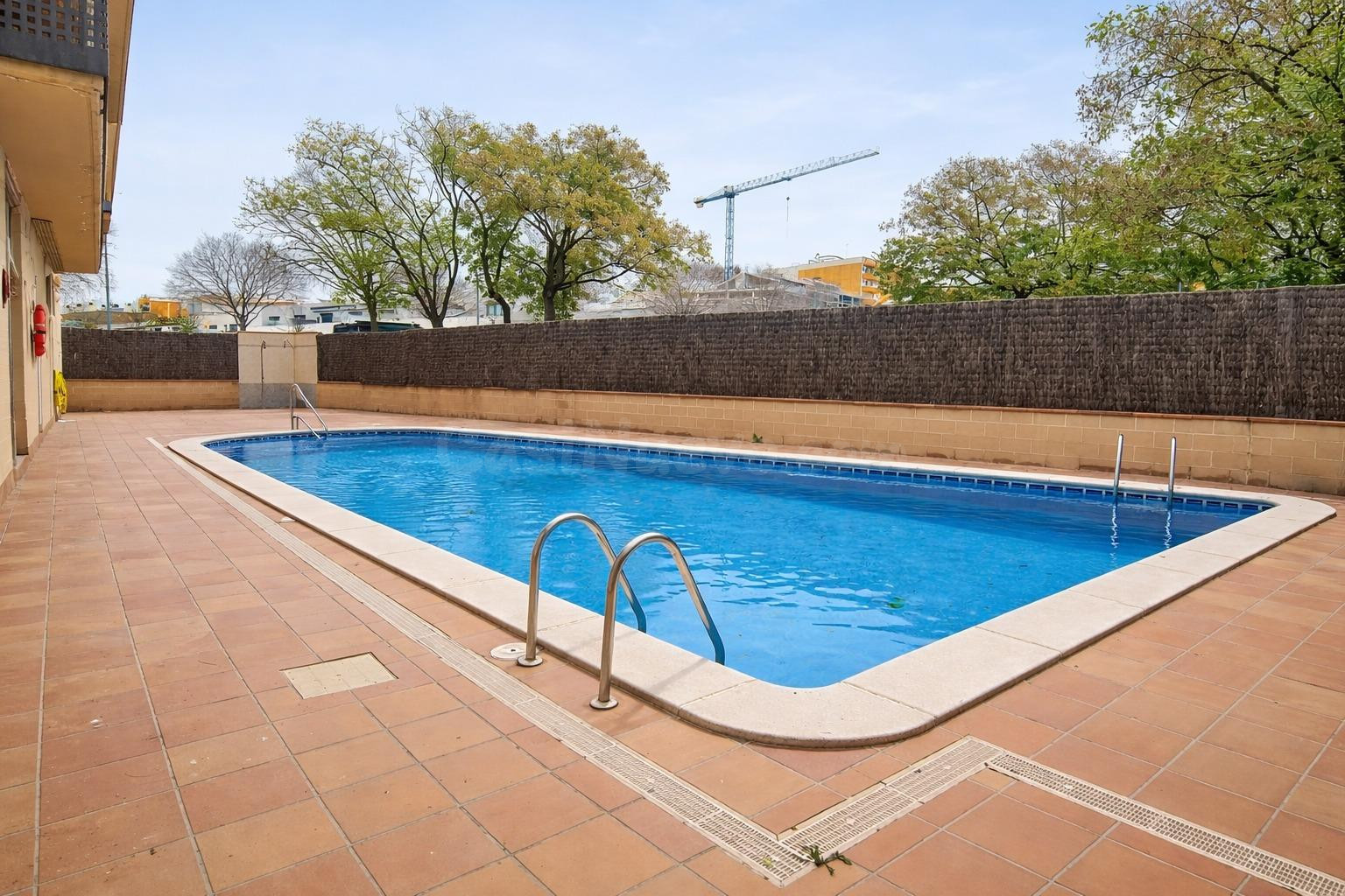 Fantástico piso de 2 habitaciones, parking, trastero y pisci