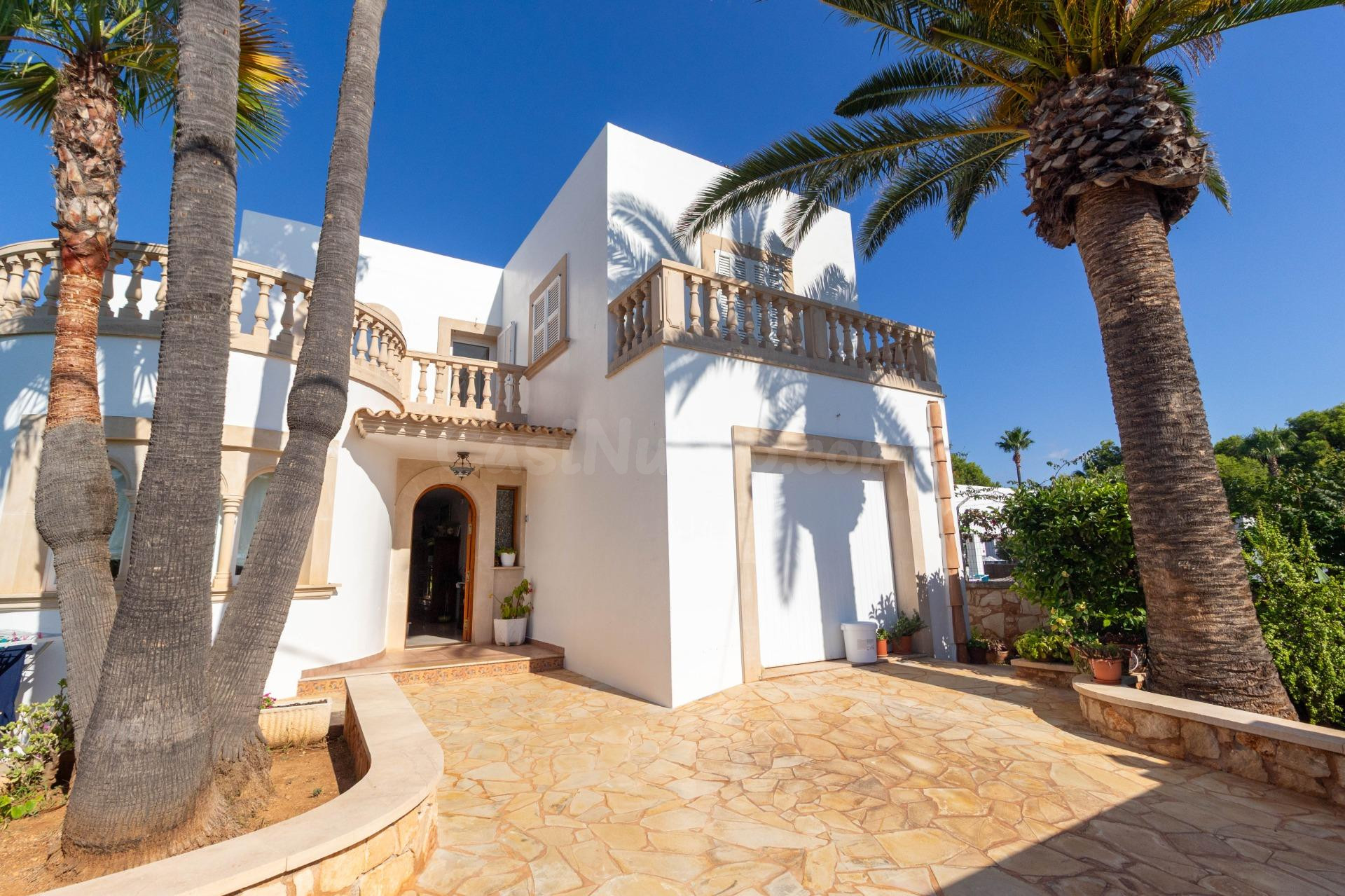 Vivienda unifamiliar con piscina y amplias terrazas en Cala  - foto 3