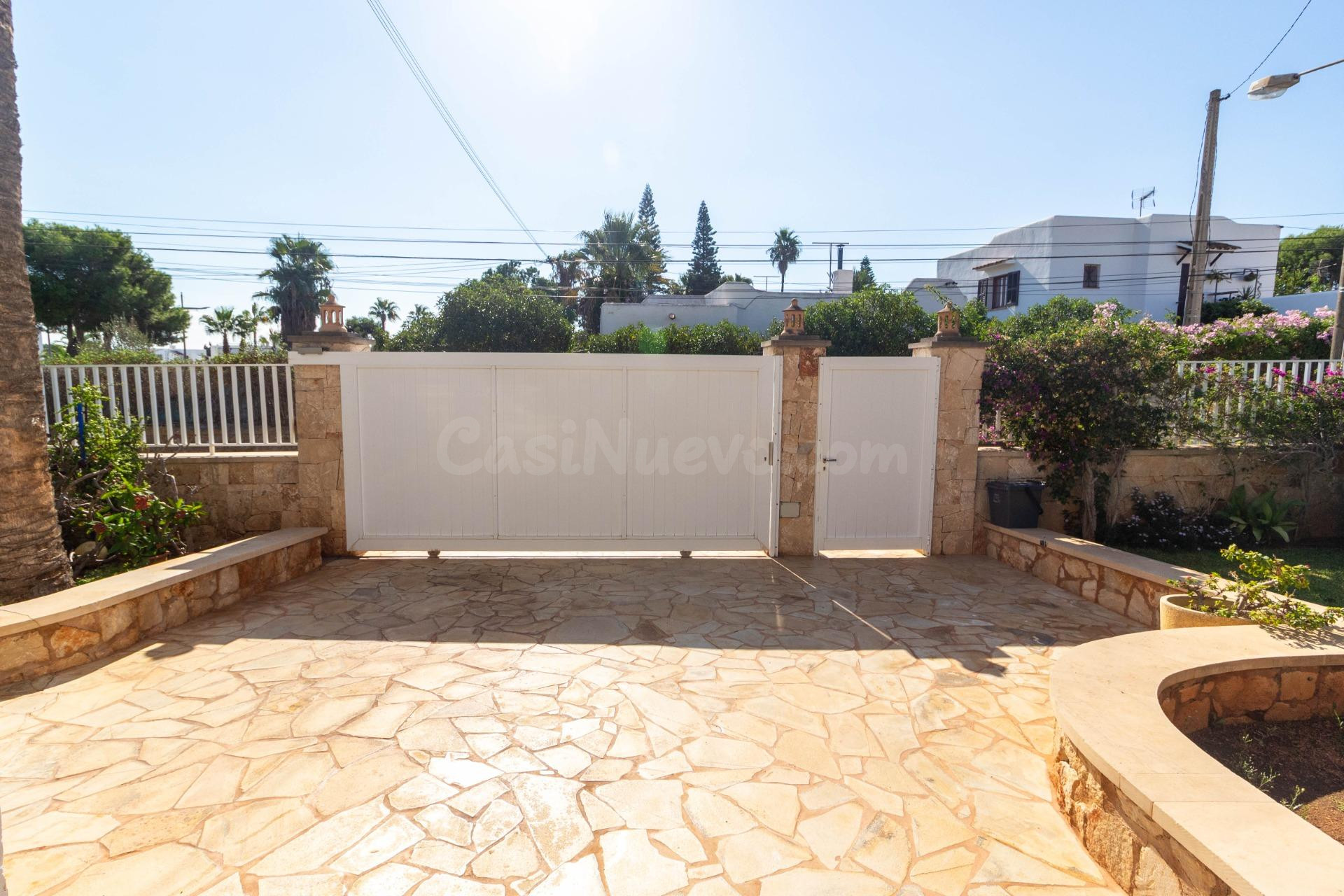 Vivienda unifamiliar con piscina y amplias terrazas en Cala  - foto 5