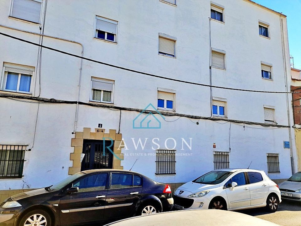 Piso de 4 habitaciones en centro de Cubelles a reformar