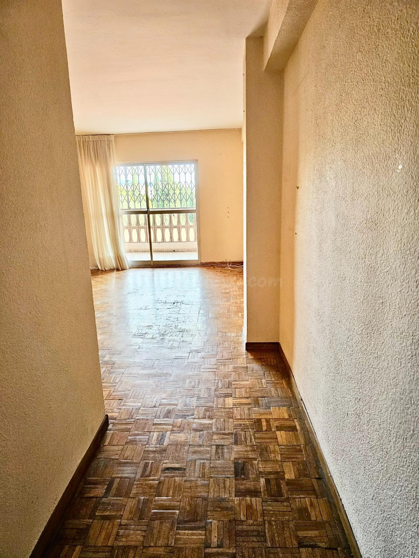 Amplio piso con garaje y piscina en La Puya – Marbella para  - foto 5