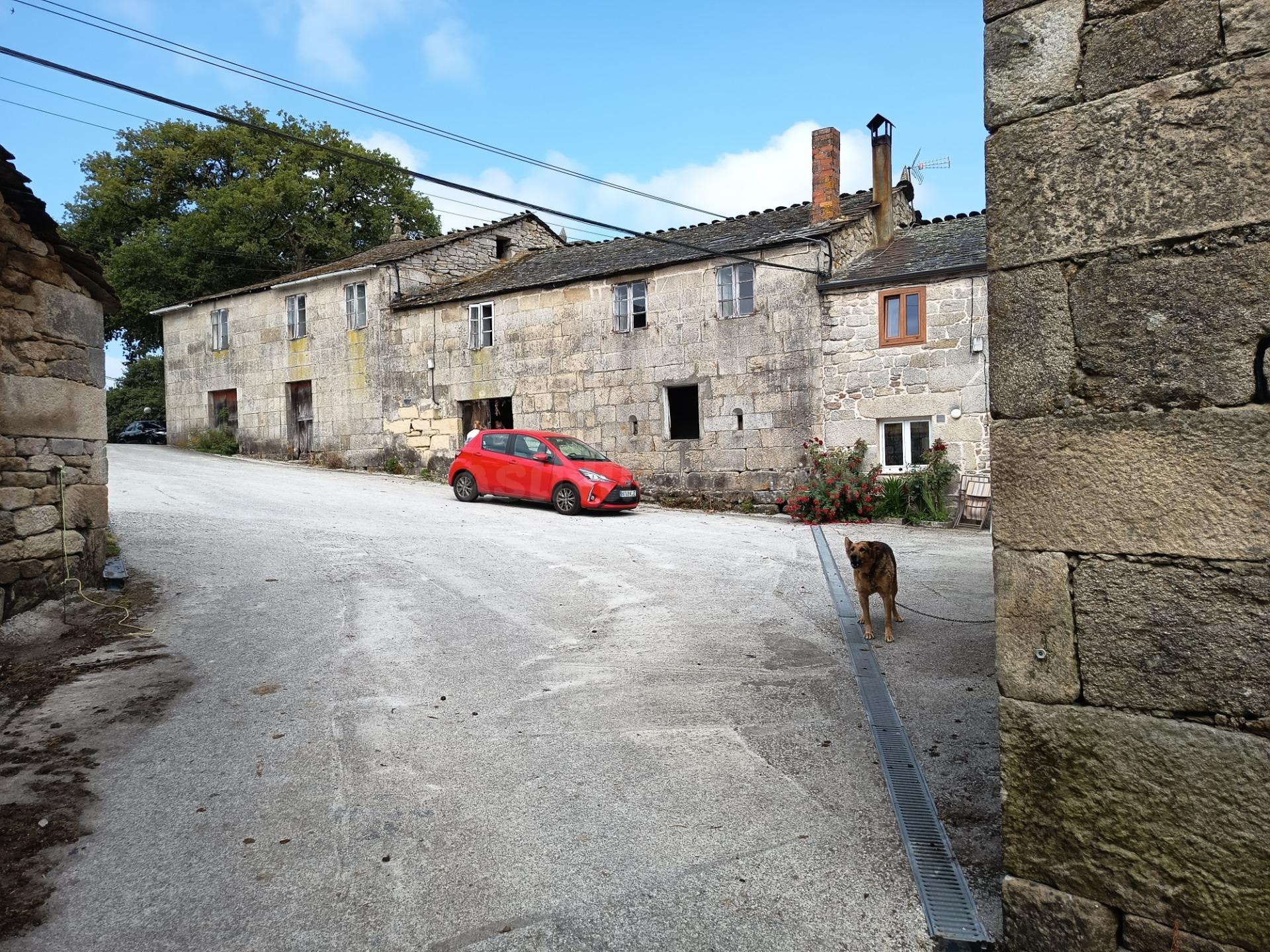 Casa señorial, de piedra, con finca aneja de 3.500 m2, en suelo urbano - foto 2