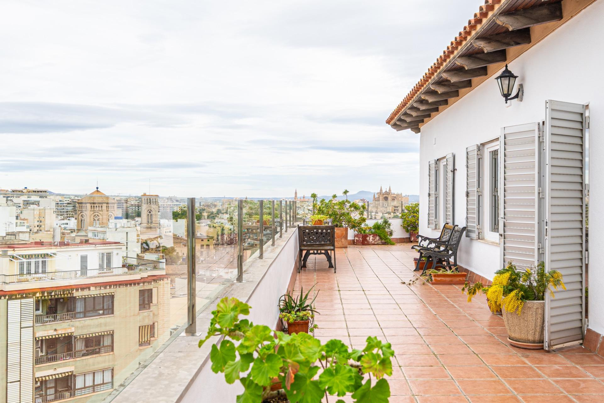 Ático exclusivo de 243m2 con gran terraza panorámica y vistas al puerto en Santa Catalina
