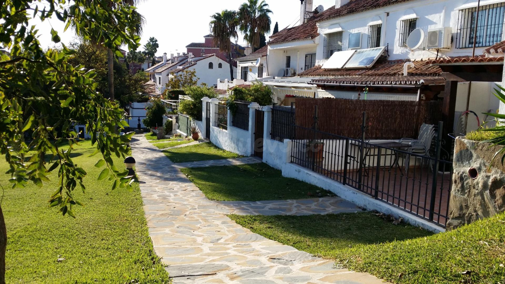 Casa pareada en El Capricho – Milla de Oro de Marbella