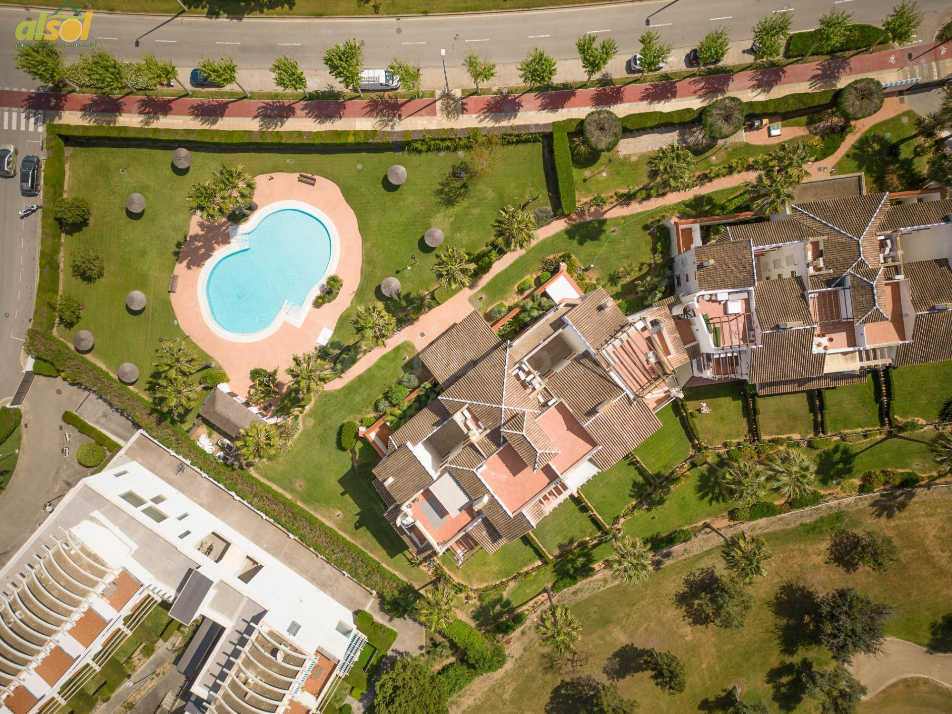 Inmejorable oportunidad en Costa Ballena con vistas al campo de golf - foto 2