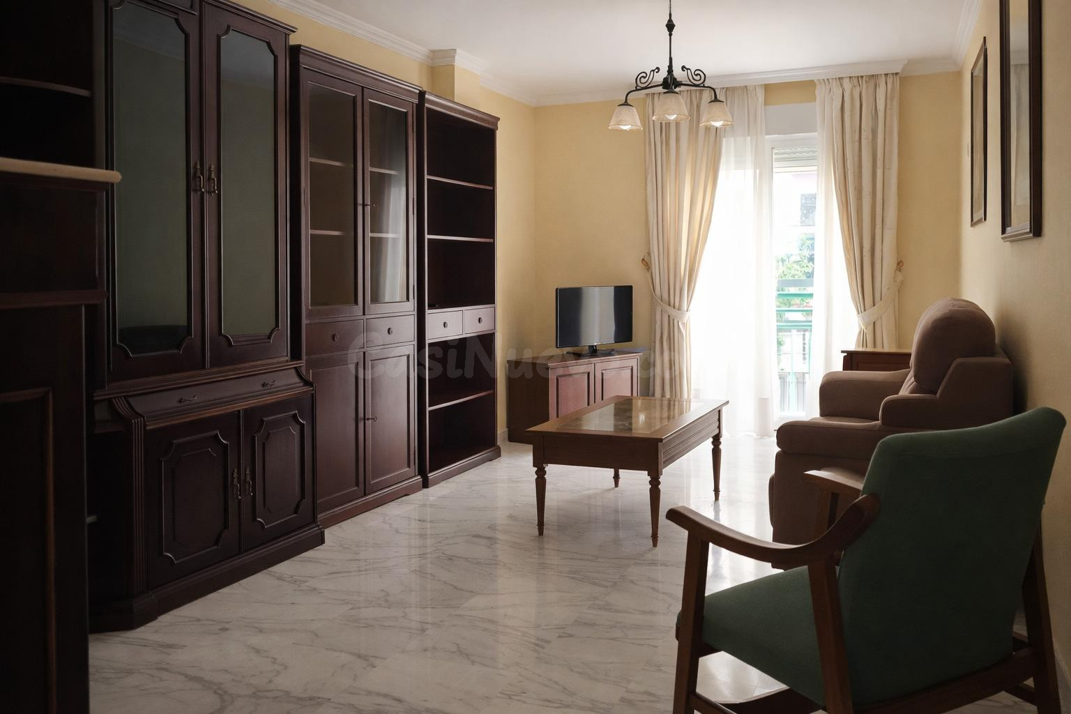 🏡 PISO CON PARKING EN ALAMEDA DE CAPUCHINOS – LISTO PARA ENT