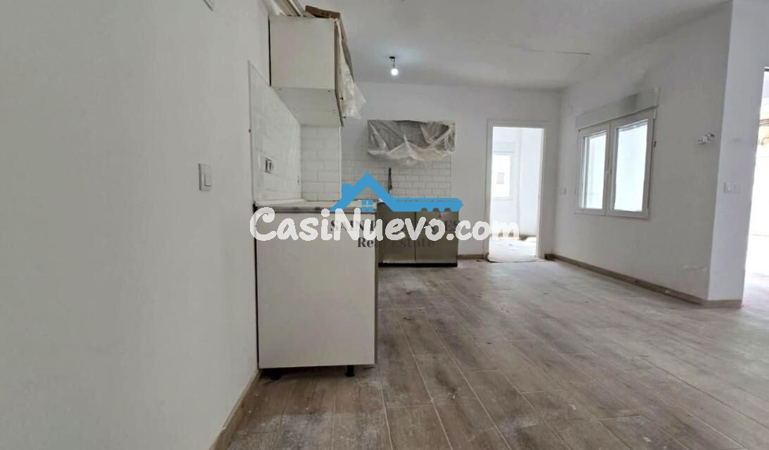 Bajo de 2 dormitorios totalmente reformado a estrenar en el  - foto 2