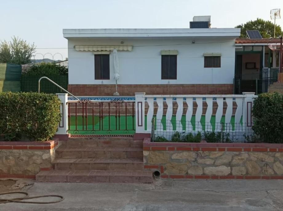 Acogedora vivienda con gran parcela de 1.400 m2 y piscina en - foto 5