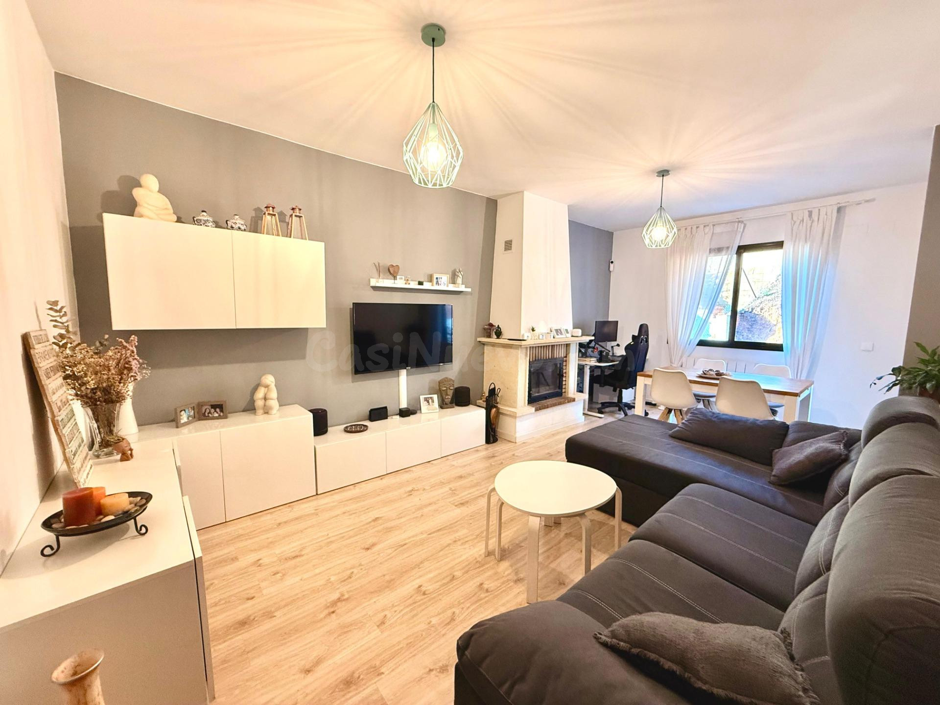 Casa idependiente con piscina comunitaria en Las Jaras