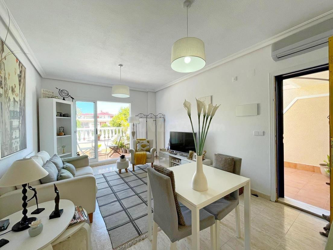 BUNGALOW PLANTA ALTA DE 2 DORMITORIOS Y 1 BAÑO EN ZENIA MAR  - foto 2