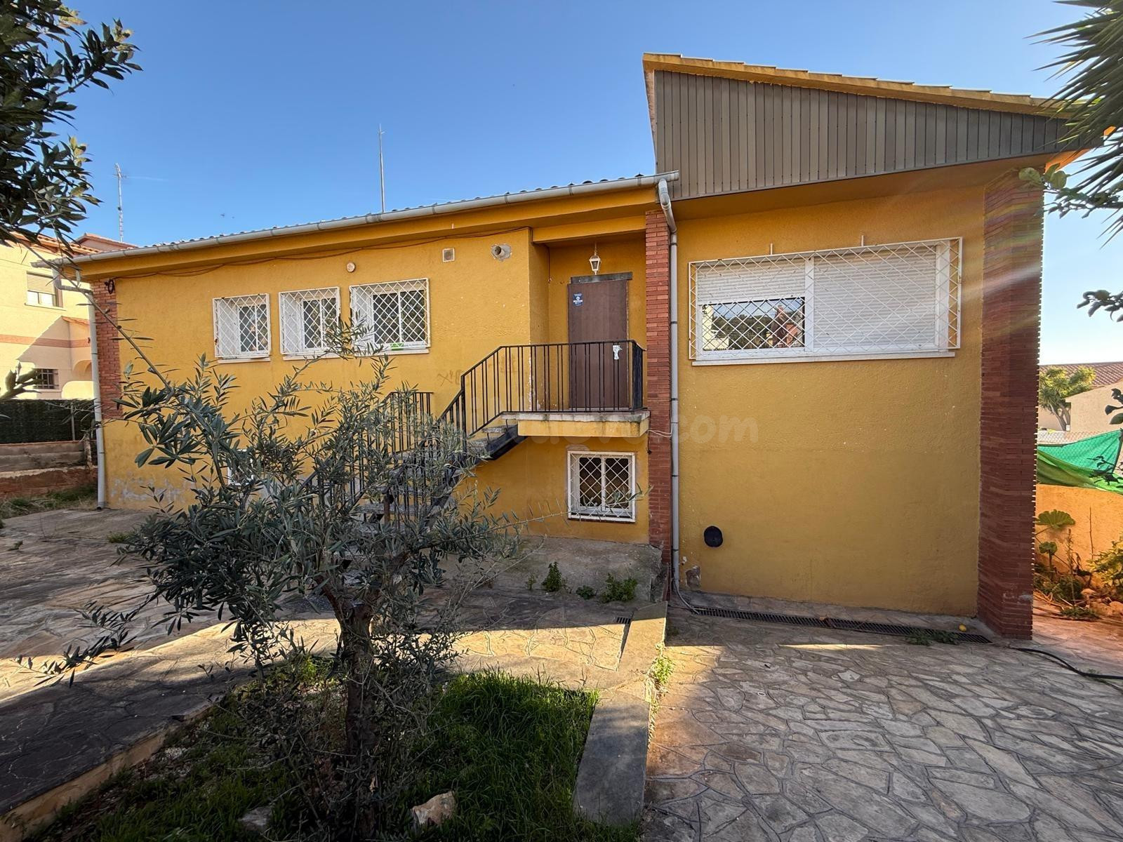Chalet con dos viviendas independientes para rehabilitar en  - foto 2