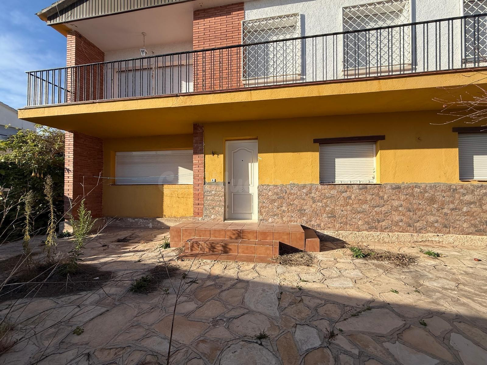 Chalet con dos viviendas independientes para rehabilitar en  - foto 5