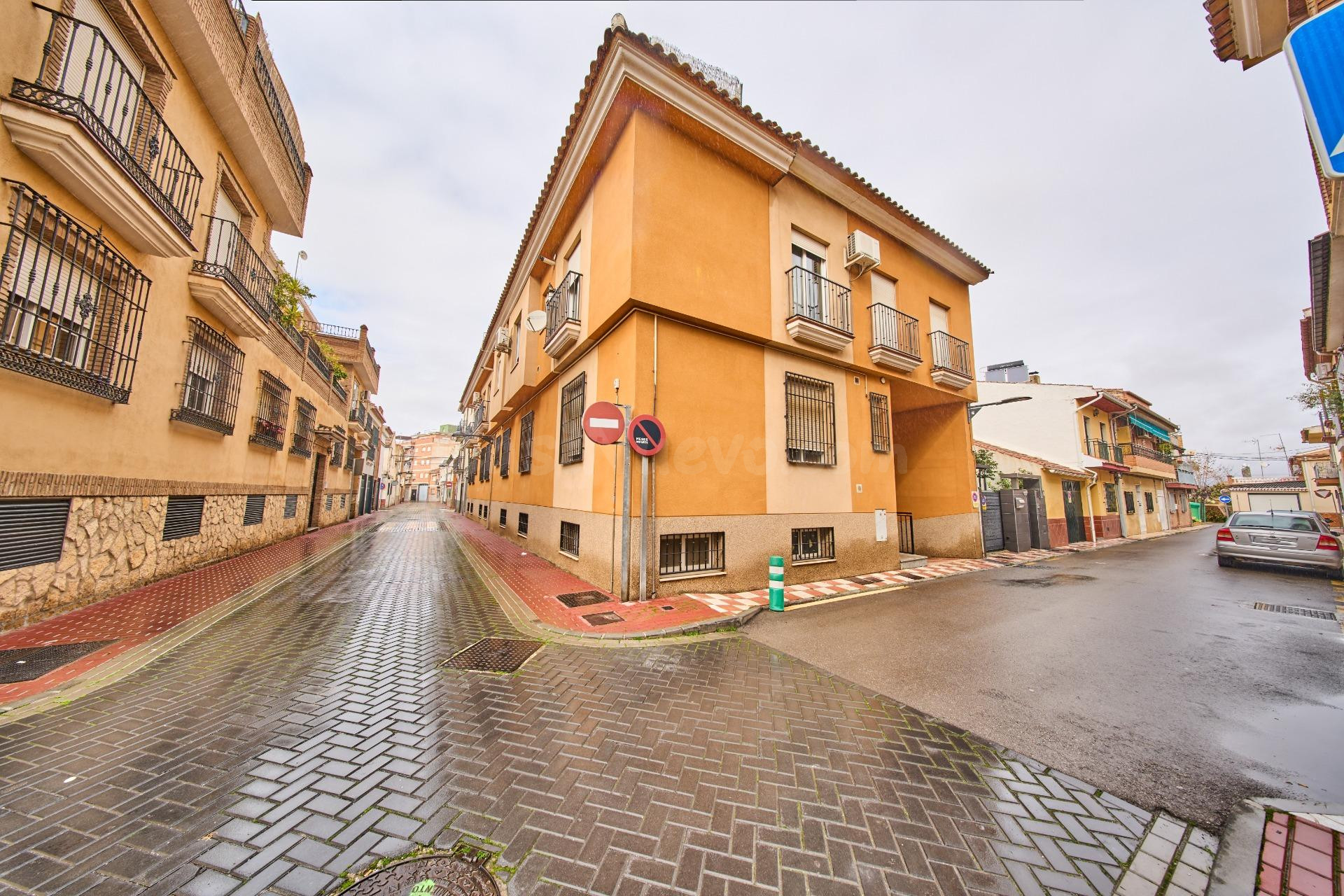 Oportunidad en Centro de Armilla: Apartamento con Garaje jun
