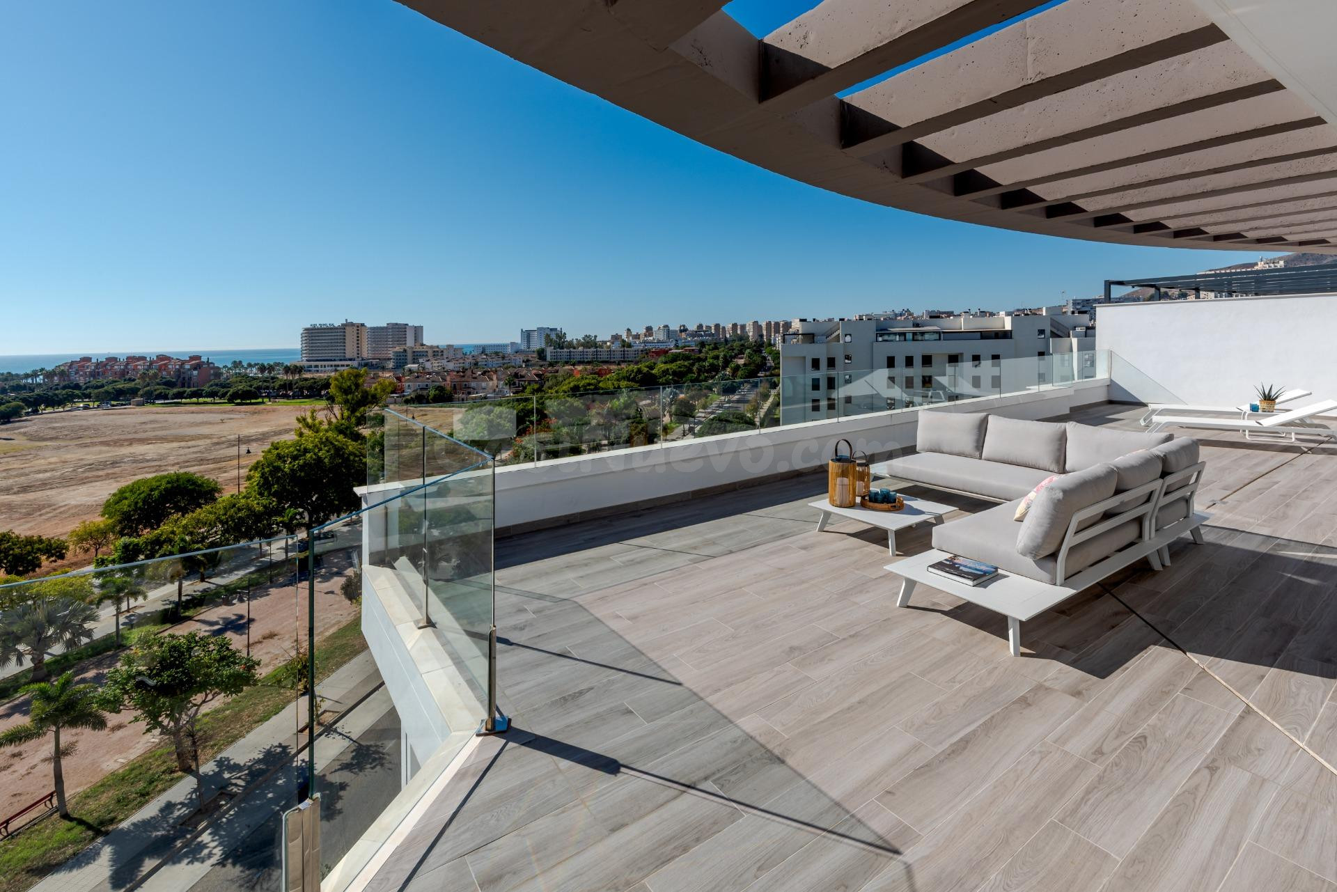 Ático con amplias terrazas en Los Álamos, Torremolinos