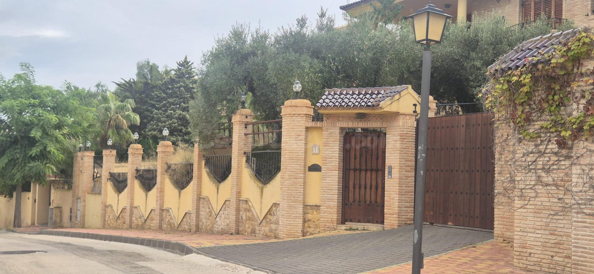 Oportunidad Única en La Alcayna: Vivienda Unifamiliar con Am - foto 5